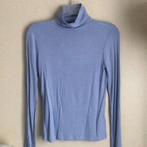 Light blue ribbed turtleneck